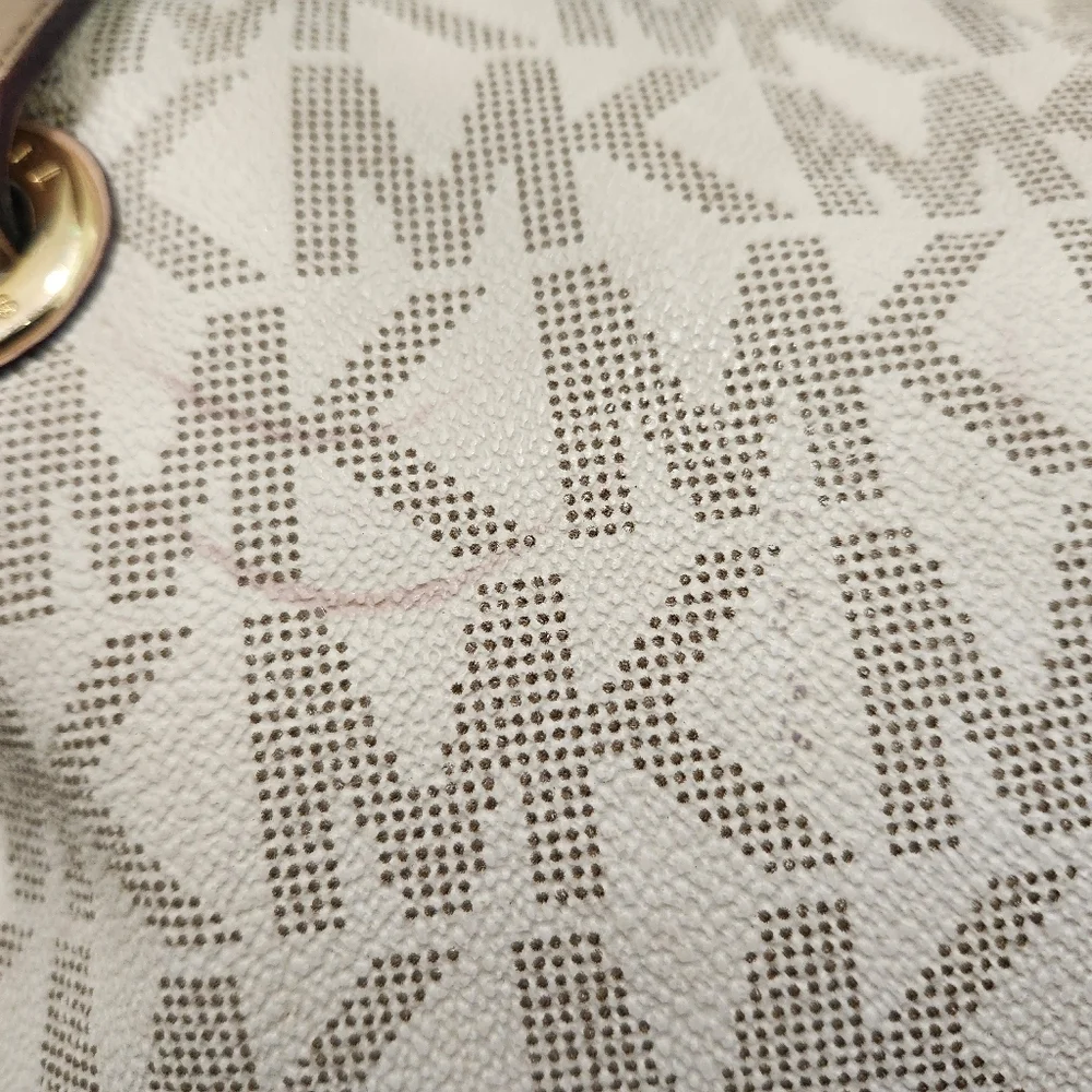 Large Michael Kors tote and matching wallet - Picture 15 of 16